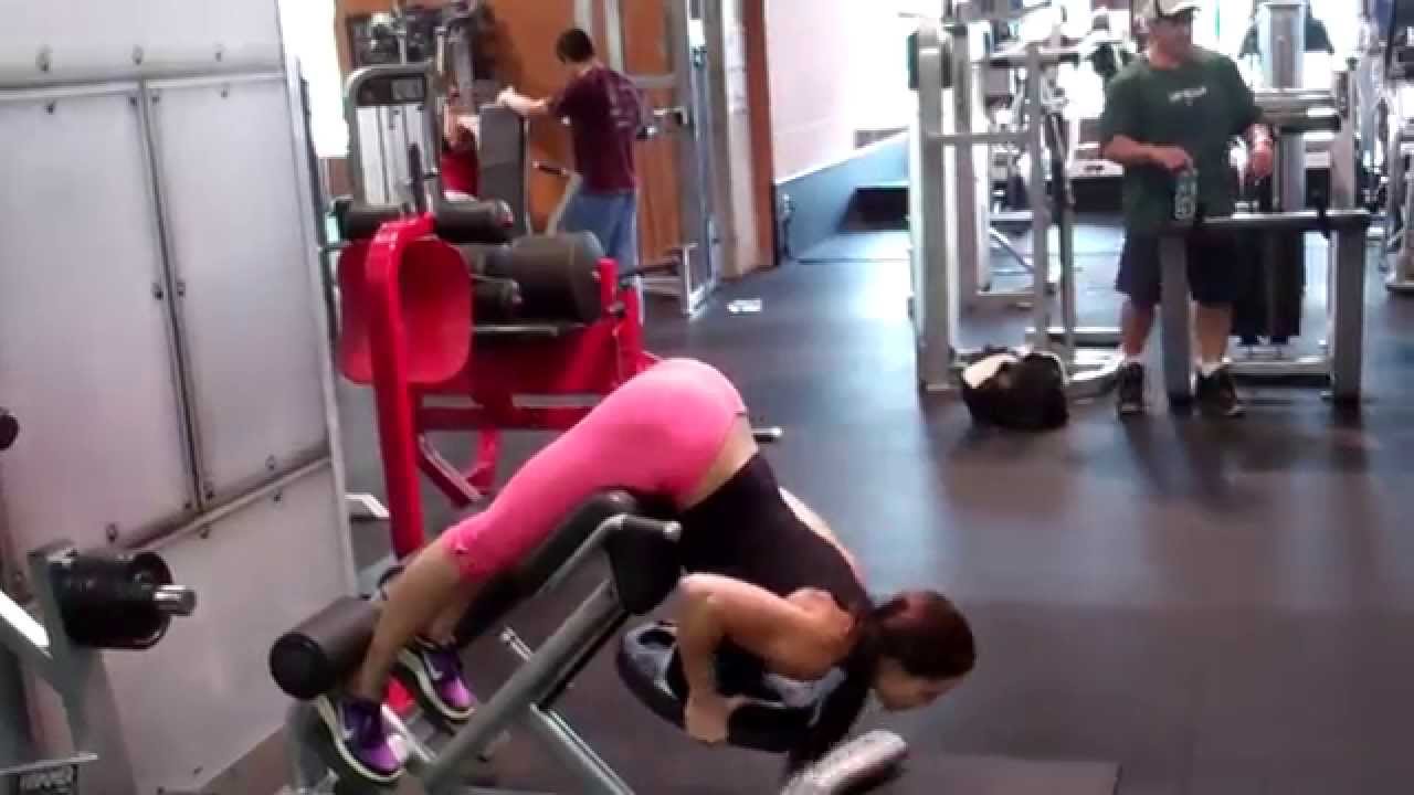 Menggunakan Hyperextension Bench untuk Mencegah Nyeri Punggung Bawah
